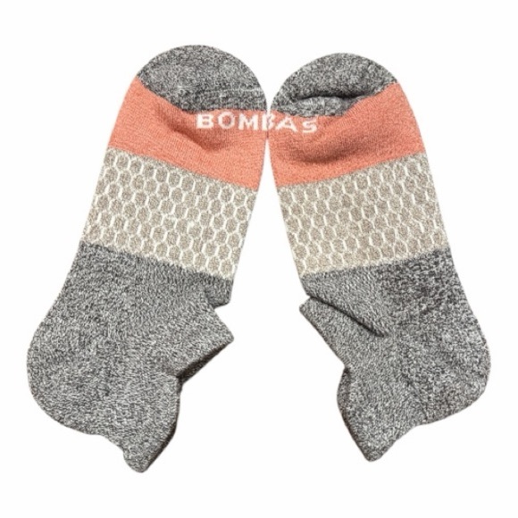 🆕 Bombas Gray and Red Ankle Socks
Size Medium - Picture 3 of 7
